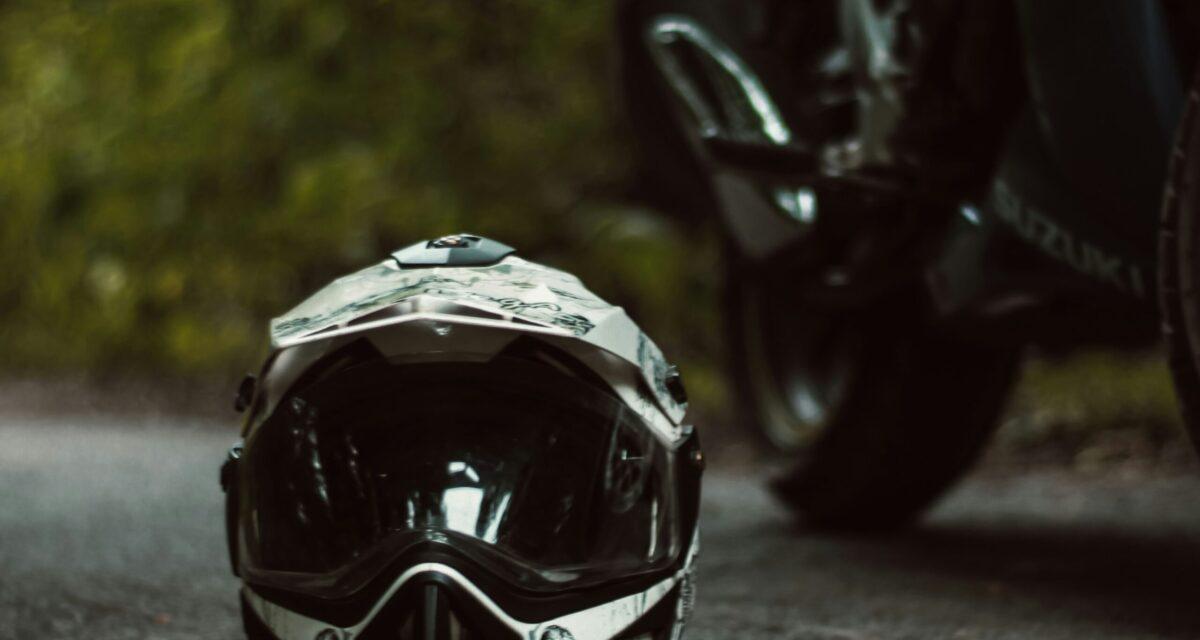 Un adolescent de 15 ans en urgence absolue après avoir percuté une voiture garée à moto