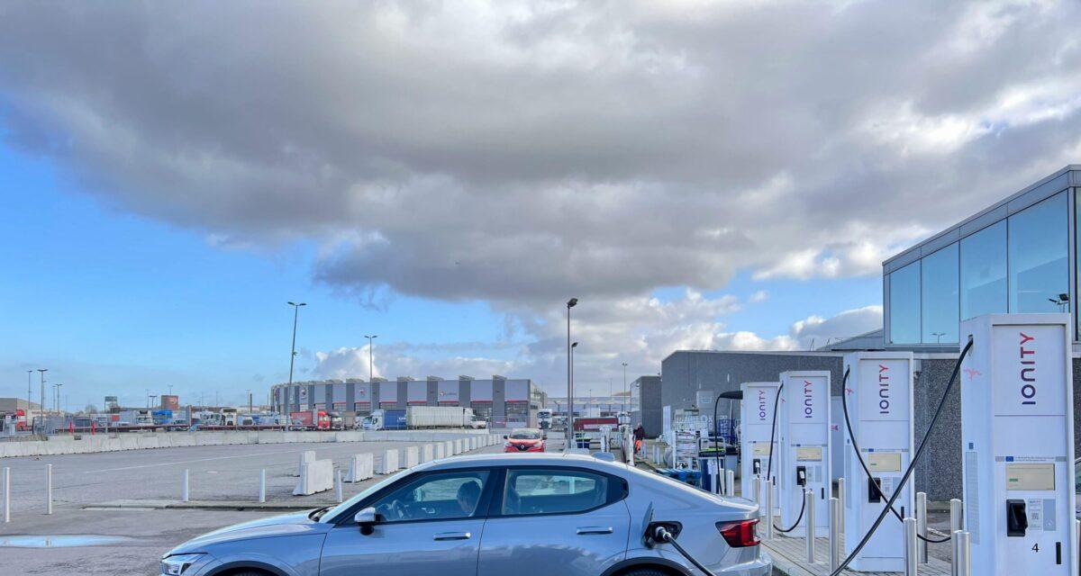 Il recharge sa voiture et se retrouve avec une note salée de 1 200 ¬