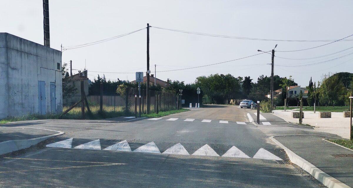 Un dos-d'âne géant de 10 m provoque rires et inquiétudes sur une route très fréquentée