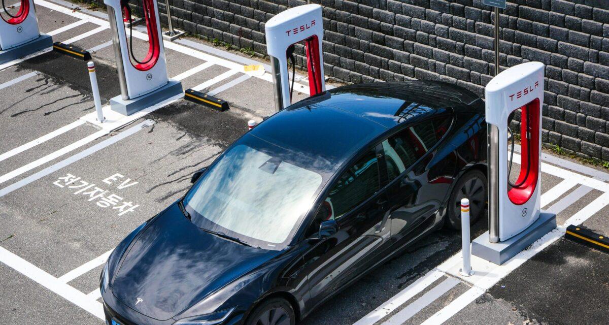 Voiture électrique : des milliers de bornes bientôt sur les parkings des gares dans ce pays d'Europe