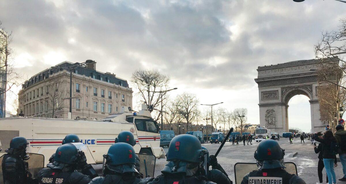 Il gâche le bal des pompiers, insulte 6 gendarmes et finit menotté
