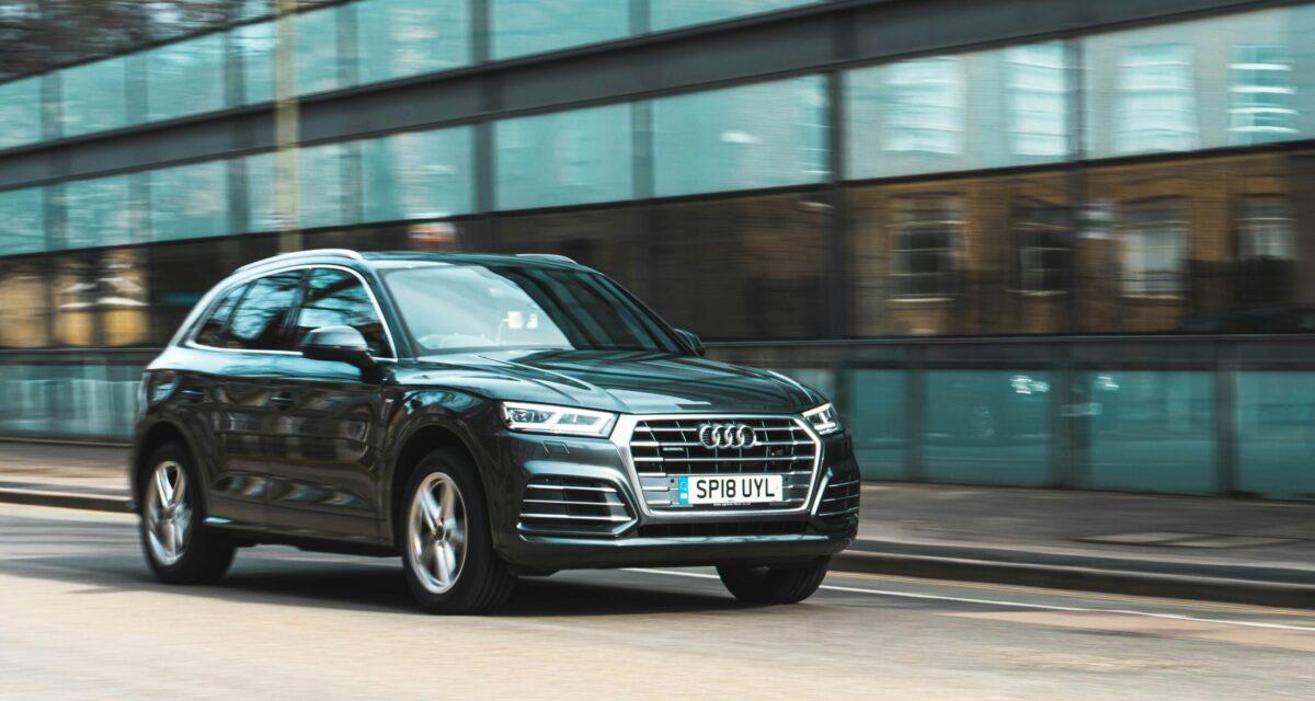 Flashé à 172 km/h sur route limitée à 90 : il repart à pied, sans permis ni l'Audi Q3 de sa mère