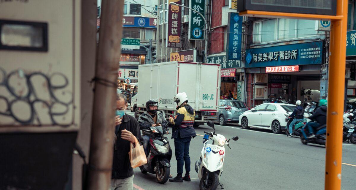 Ivre et sans casque sur un scooter volé, il finit en garde à vue