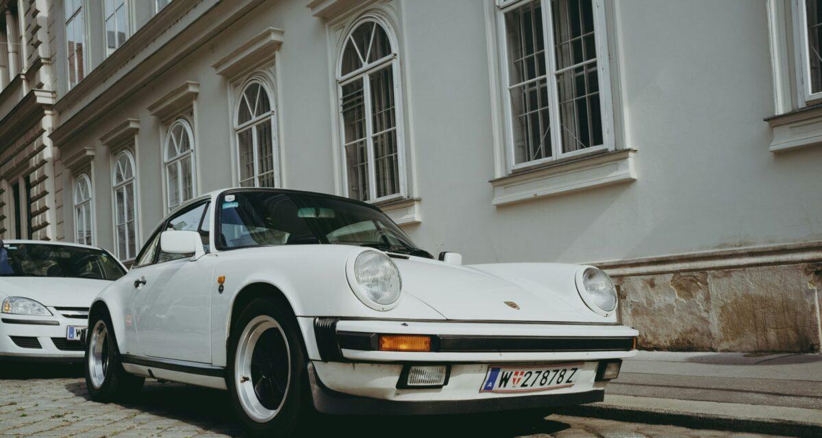Ils transforment une Porsche en monstre V8 et la noient pour tester sa puissance