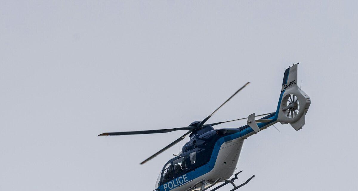 Hélicoptère et patrouilles mobilisés : il sème le chaos en SUV, la police déploie les grands moyens pour arrêter... un ado