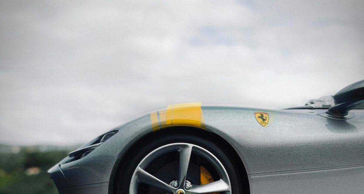 Jannik Sinner, roi du tennis, soigne lui-même sa puissante Ferrari 812 Competizione !