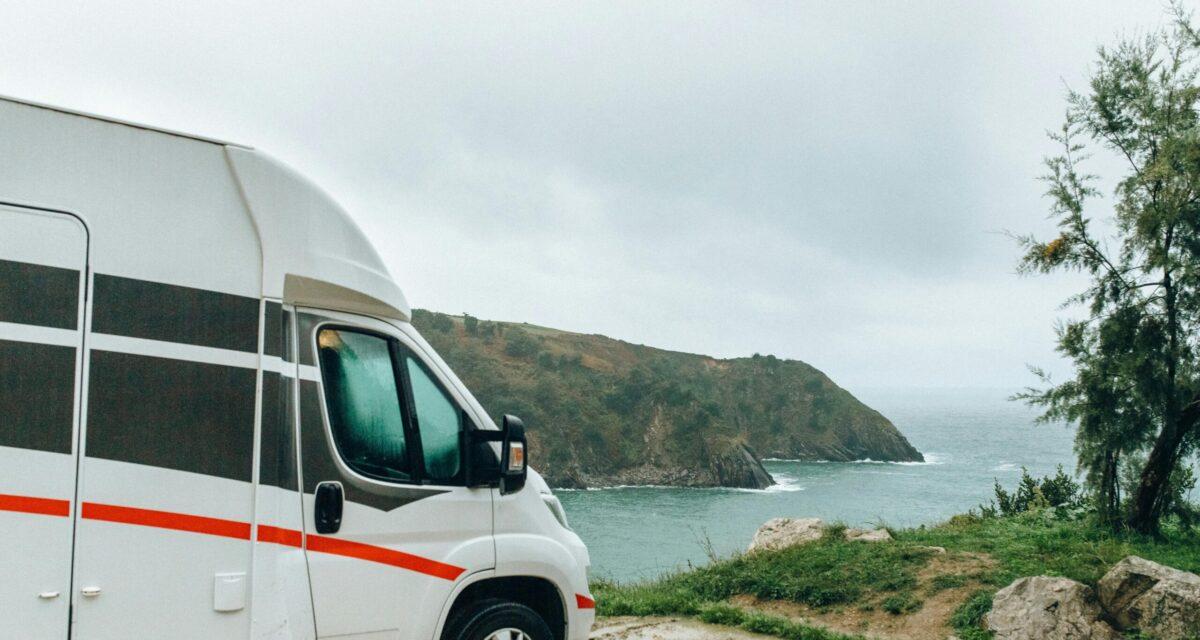 Parking fermé aux camping-cars la nuit : l'interdiction qui choque les voyageurs