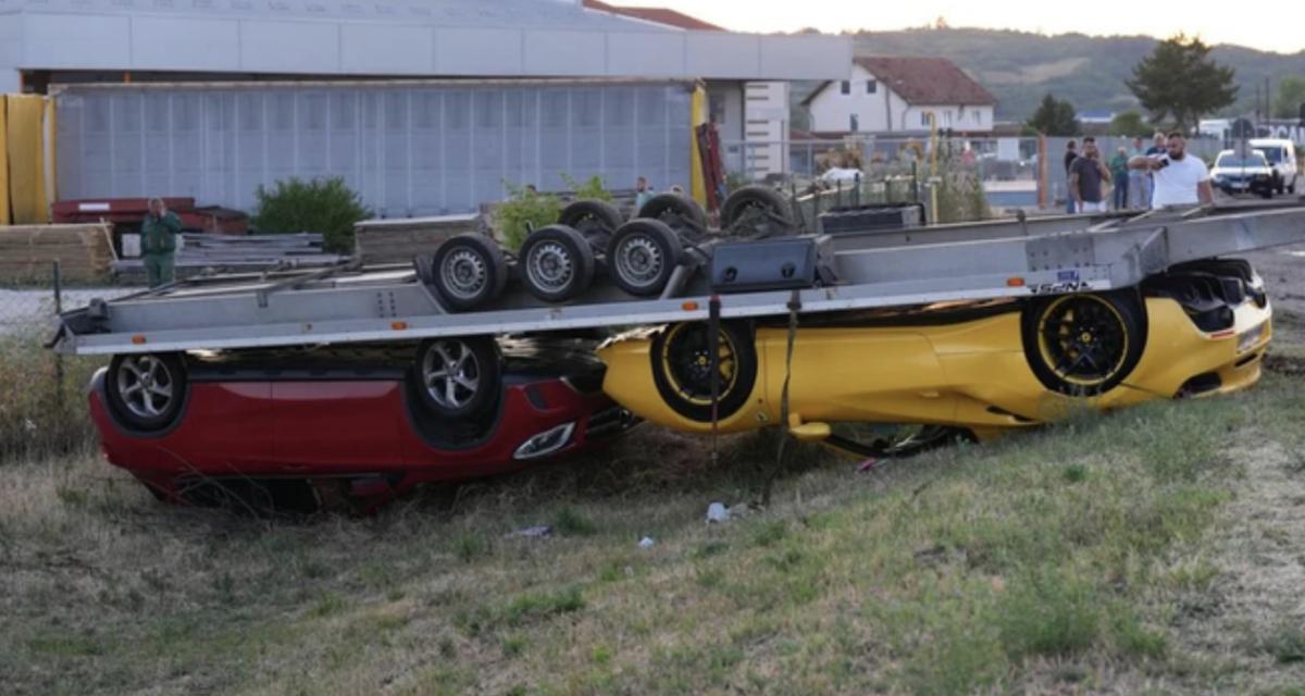 Ferrari et Mercedes sur le toit : une remorque se renverse, les voitures restent... bien sanglées