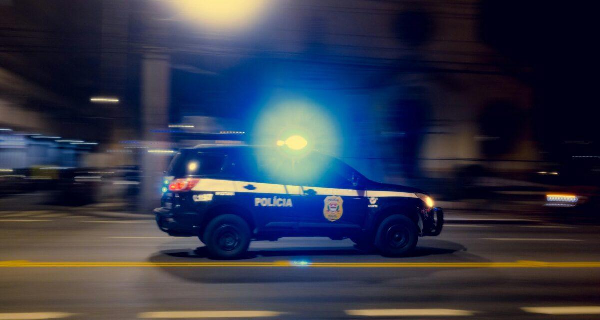 Pour éviter les CRS, il abandonne tout... même sa famille dans la voiture !