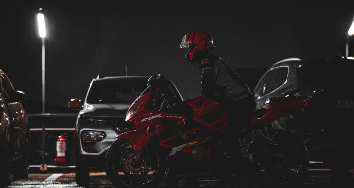 Collision violente entre un motard et une biche : le choc fait des dégâts