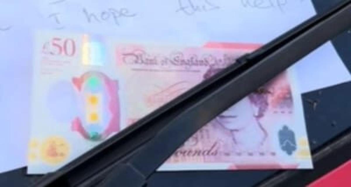 50 £ laissés sur sa voiture : ce message choque jusqu'à la police