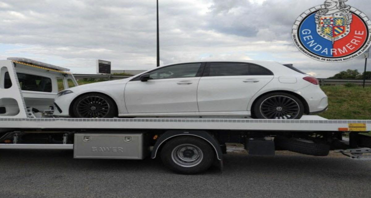 Flashé en excès de vitesse, un jeune permis au volant d'une Mercedes finit à pied