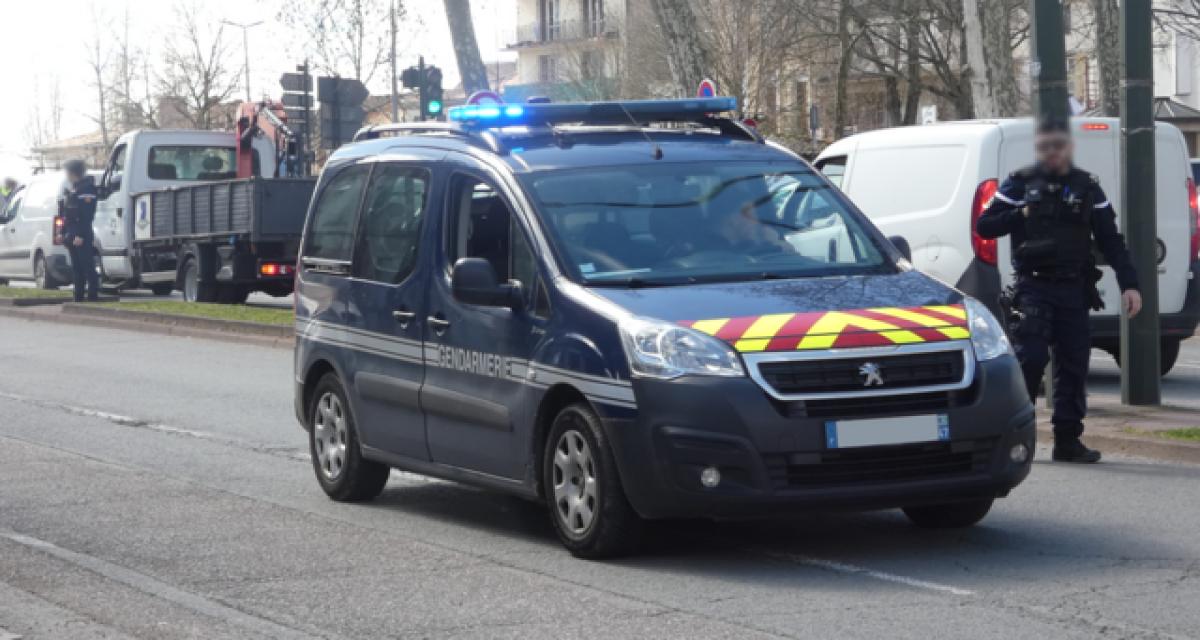 « Je voulais le laisser dormir » : elle agresse les gendarmes venus sauver son enfant enfermé dans une voiture en plein soleil