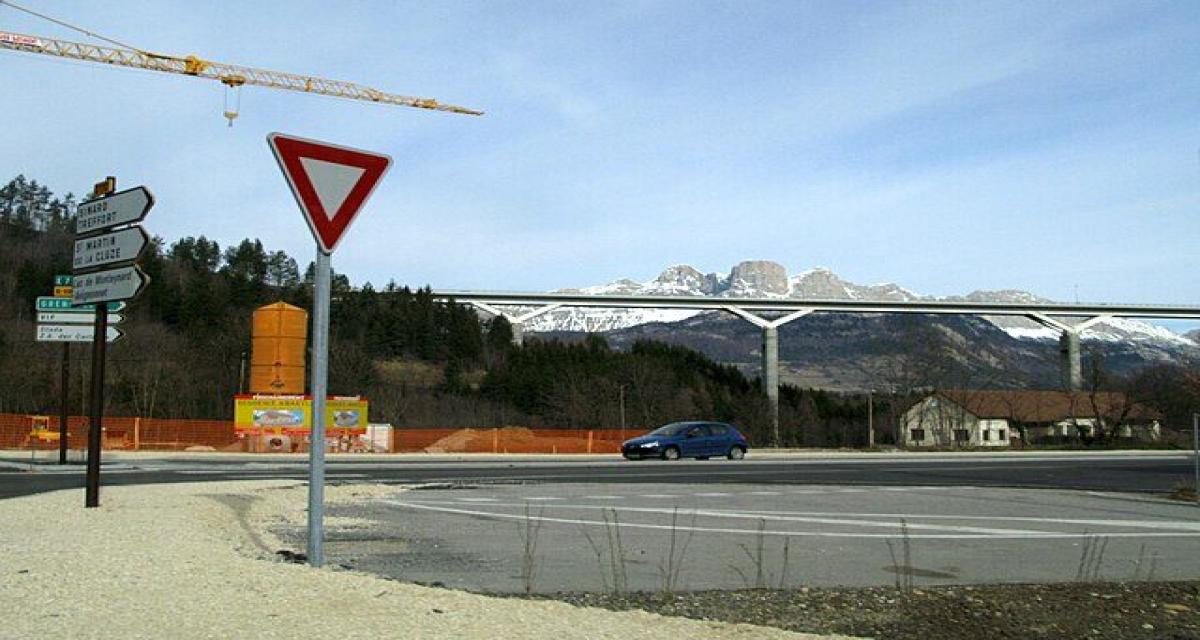 Ivre et sous cocaïne, il s'endort en pleine route devant un gendarme en vacances !