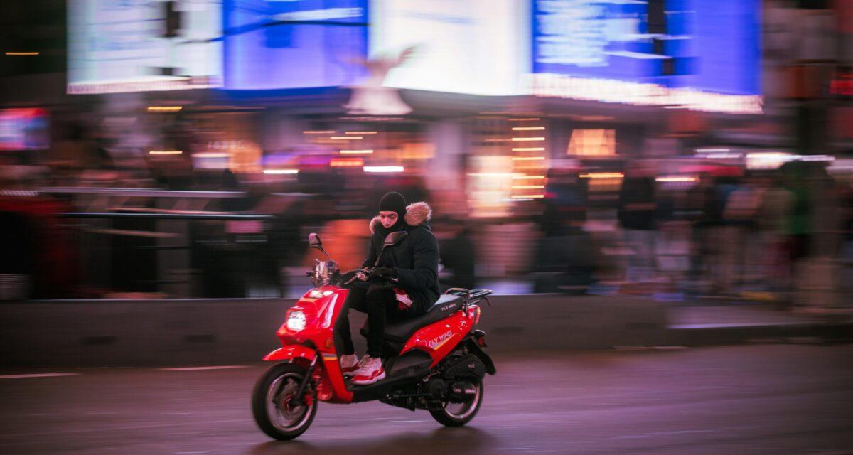 Il chute de l'A41 avec son scooter : un drame de 8 mètres sous les yeux de son épouse