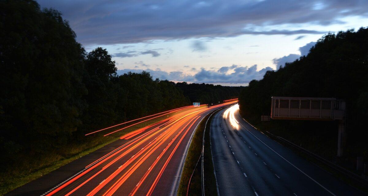 Le record fou est égalé : après la Porsche, un motard flashé à 321 km/h sur une autoroute limitée à 120 !