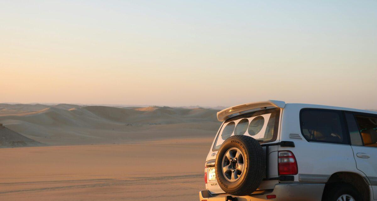 Ils suivent le GPS... et finissent plantés dans le sable avec leur voiture comme des touristes perdus