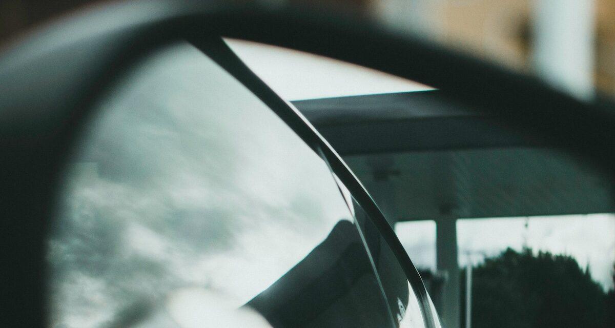 Il refuse un contrôle routier et abandonne son véhicule avec un enfant en bas âge à bord