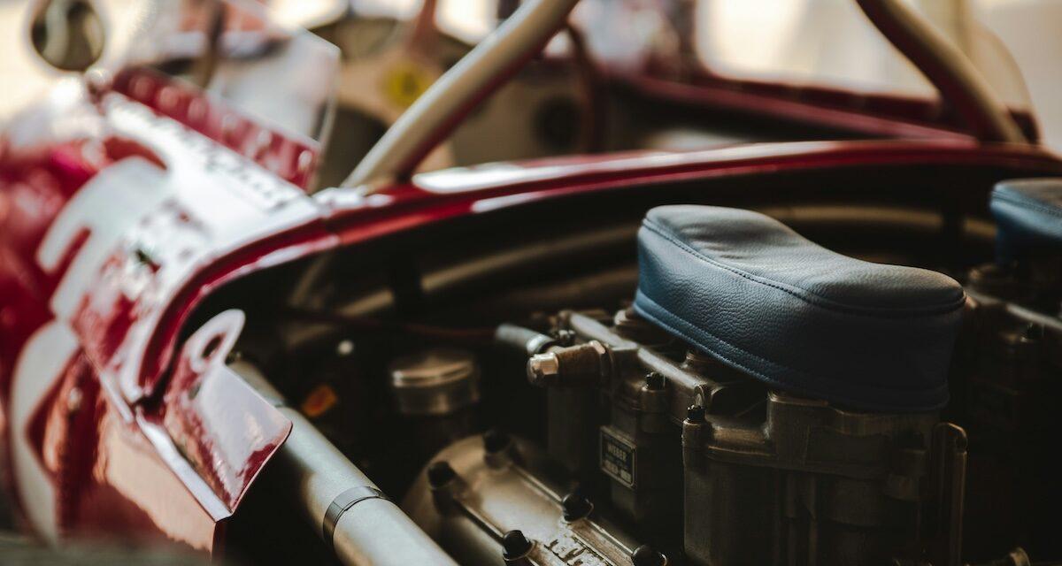 Disparu depuis 11 ans, son portefeuille surgit là où personne ne l'attendait... Dans un moteur d'une voiture, et lui redonne foi en l'humanité !