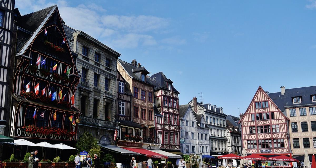 Ivre à Rouen, il tente d'échapper aux policiers... et finit sa course dans une voiture