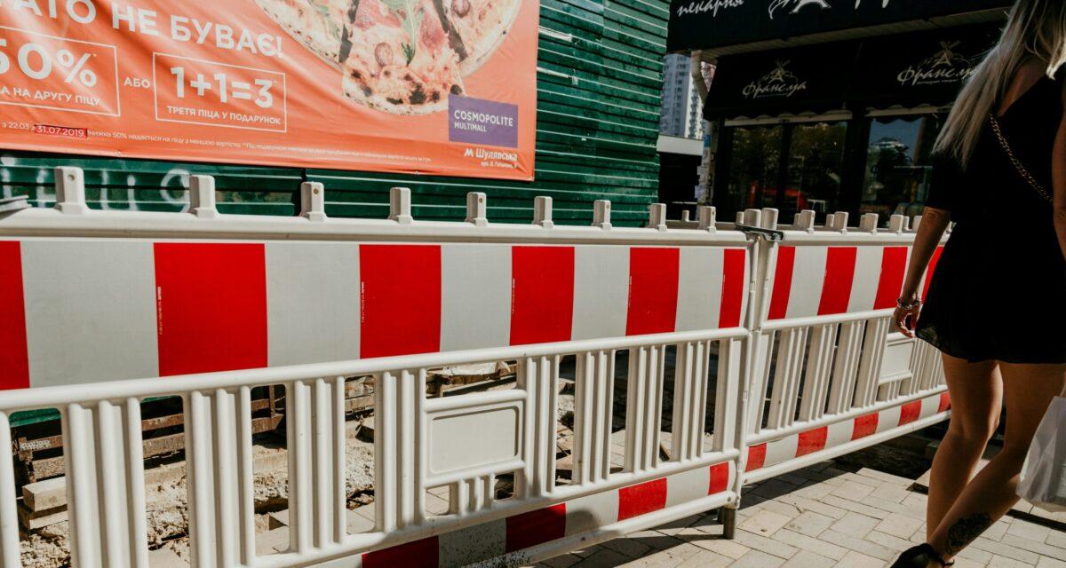 Une voiture folle s'encastre dans un restaurant : la barrière a évité le pire !