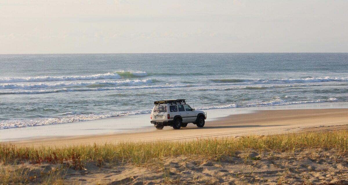 Grosse amende et une double peine : voici ce que vous risquez si vous vous aventurez en voiture sur une plage