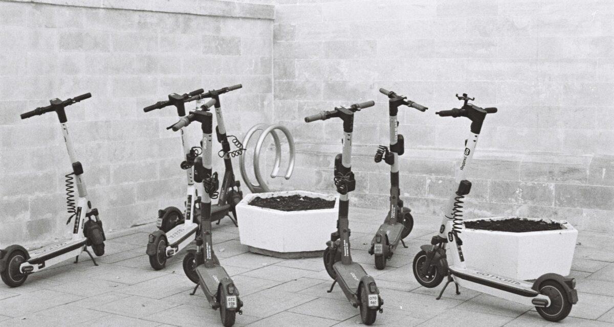 Port d'écouteurs interdit et duo sur roues : les trottinettes sous haute surveillance