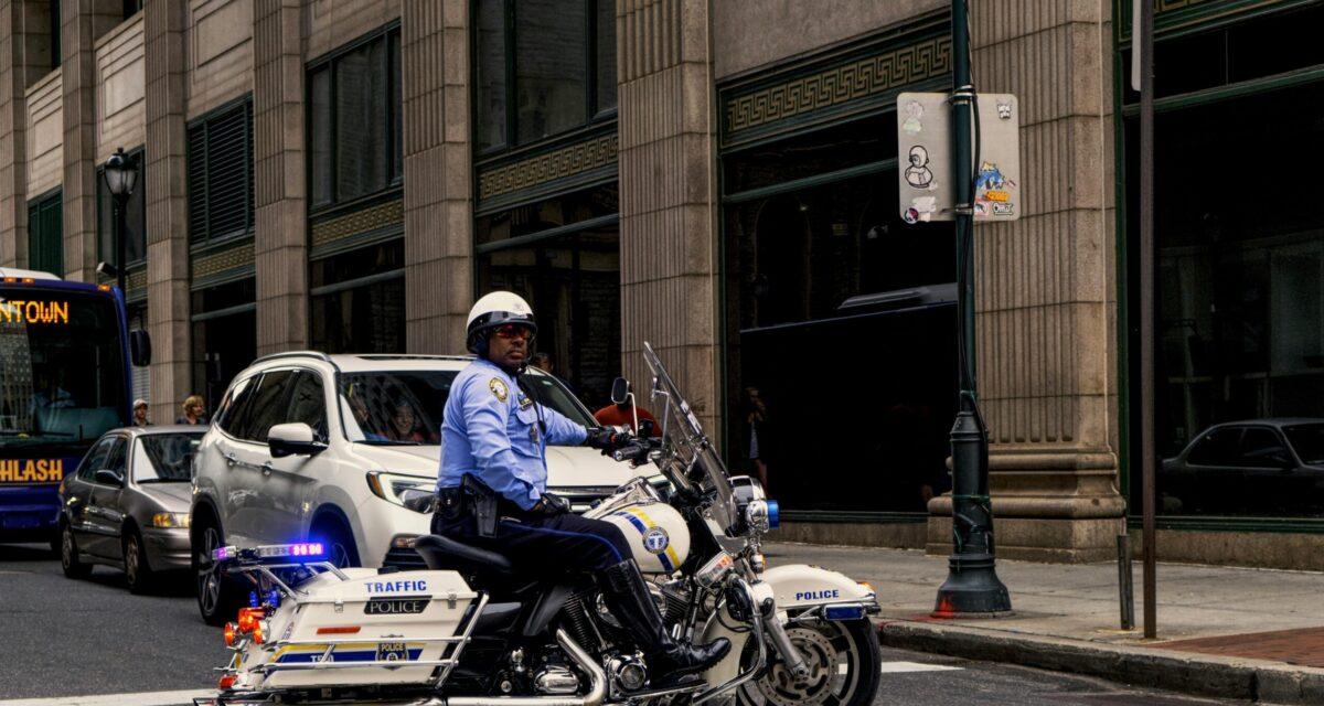 Flashés à 130 km/h au lieu de 80 : trois conducteurs repartent à pied, sans permis