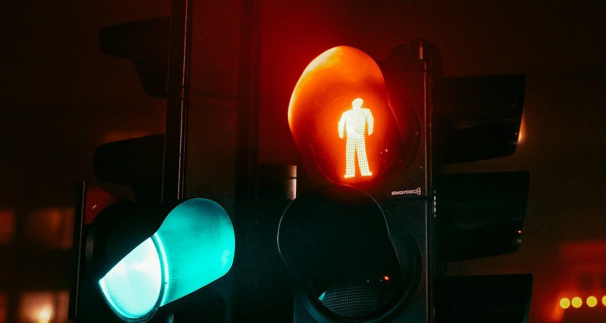 Un doigt d'honneur au feu rouge conduit à un drame et à l'incarcération d'une femme pour homicide volontaire