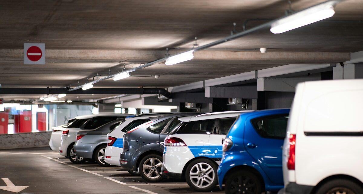 Comme 15 autres automobilistes, sa voiture est bloquée sous terre depuis un an : il a dû en racheter une autre