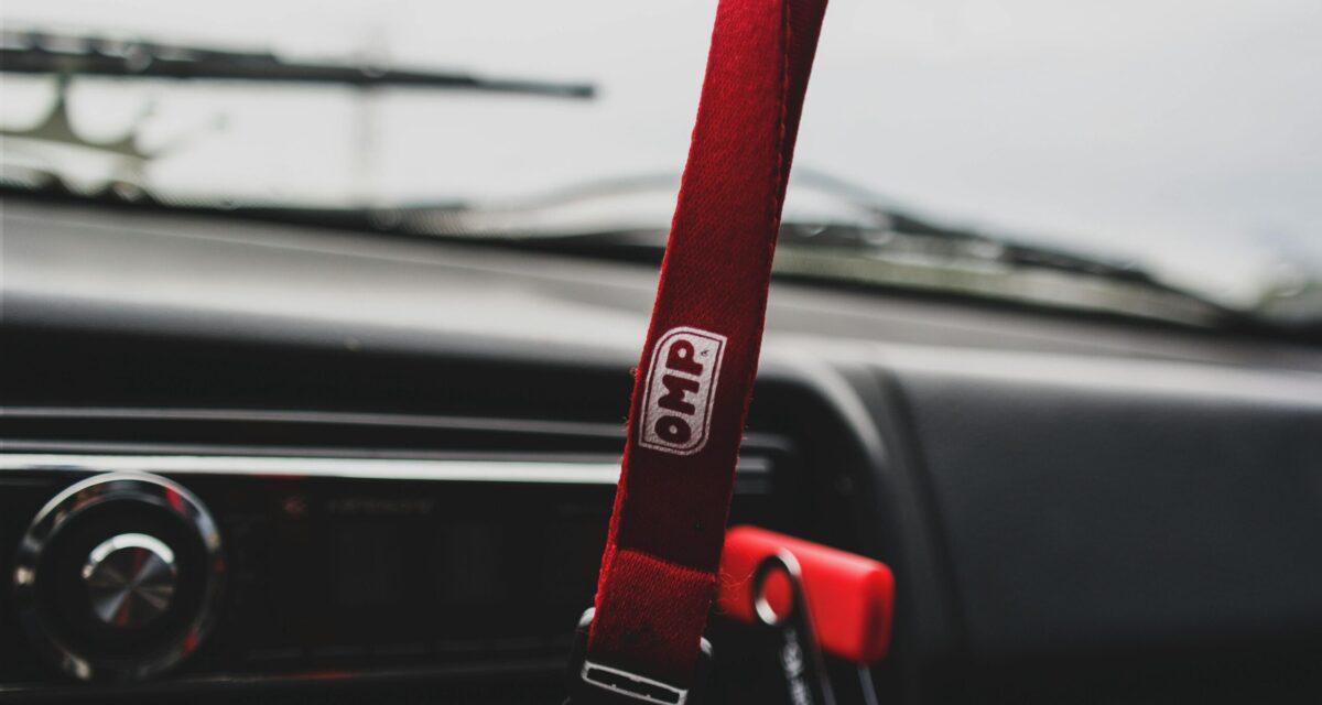 Ce simple port USB de voiture fait bien plus que charger votre téléphone, la preuve