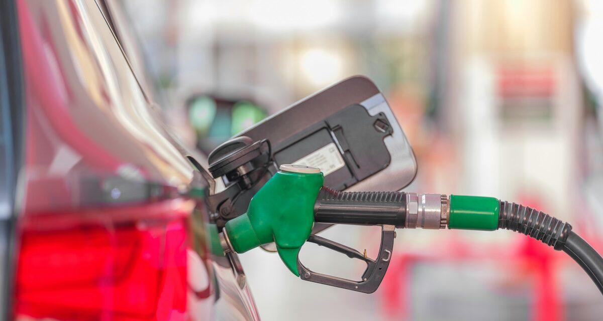 Cette voiture consomme comme aucune autre : elle vide son réservoir de 100 litres en seulement 12 minutes !