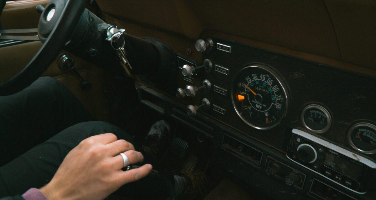 Un moniteur d'auto-école flashé à 104 km/h : le comble qui choque tous les automobilistes !