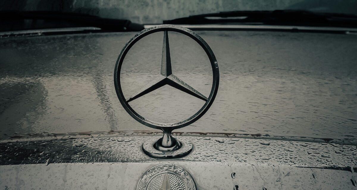 Il vend sa Mercedes mais n'arrive pas à s'en détacher : un octogénaire condamné pour avoir volé... sa propre voiture !