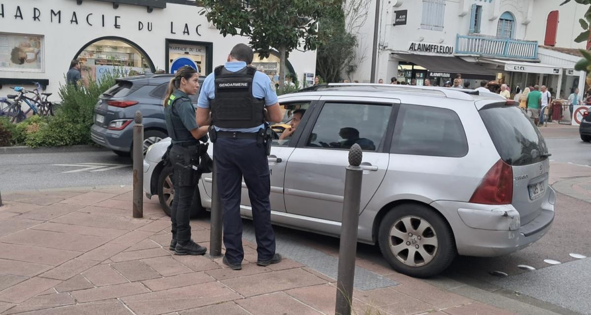Après un refus d'obtempérer, un conducteur percute un policier à moto