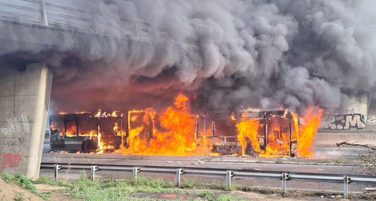 Chaos à Rennes : rocade bloquée, bus incendié, la préfecture appelle à éviter la ville