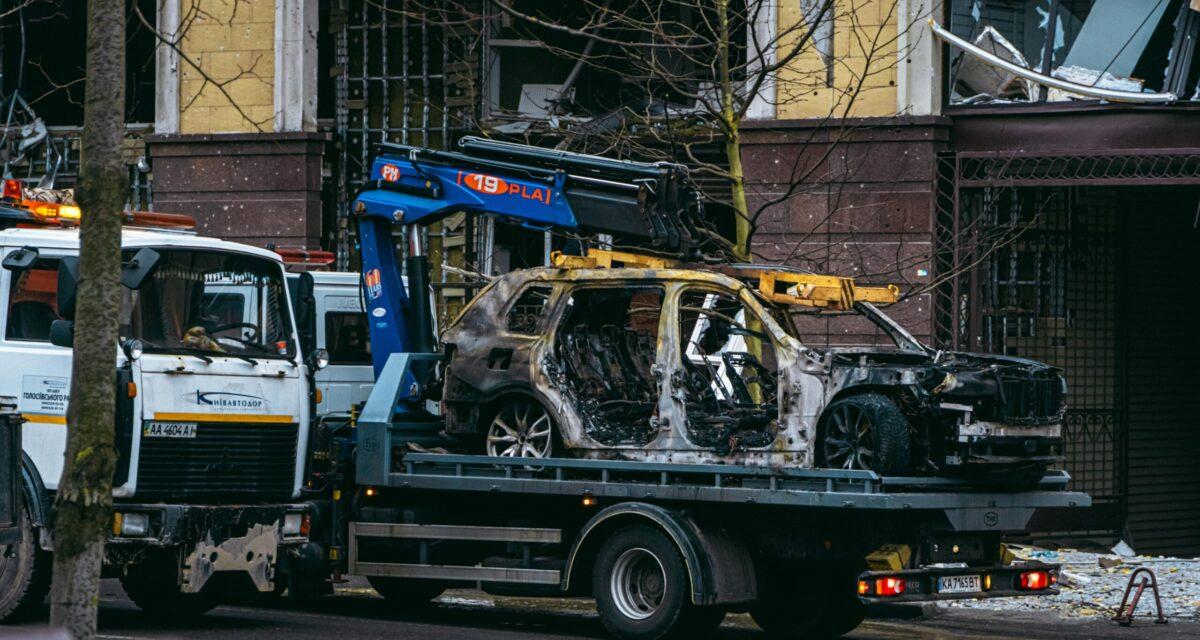 Il met le feu à la voiture de son ex... son procès déjà fixé