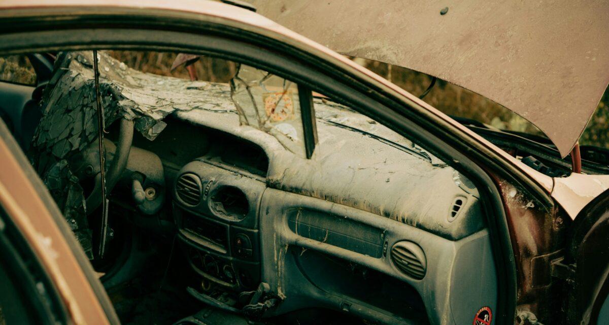 Il brise une vitre de voiture, en pensant voler un colis précieux... pour repartir finalement avec de la lingerie féminine !