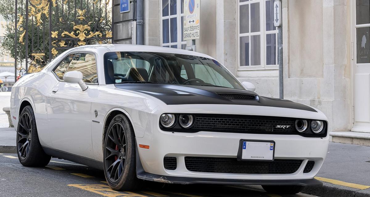 La police détruit une Dodge Hellcat pour dissuader les courses illégales