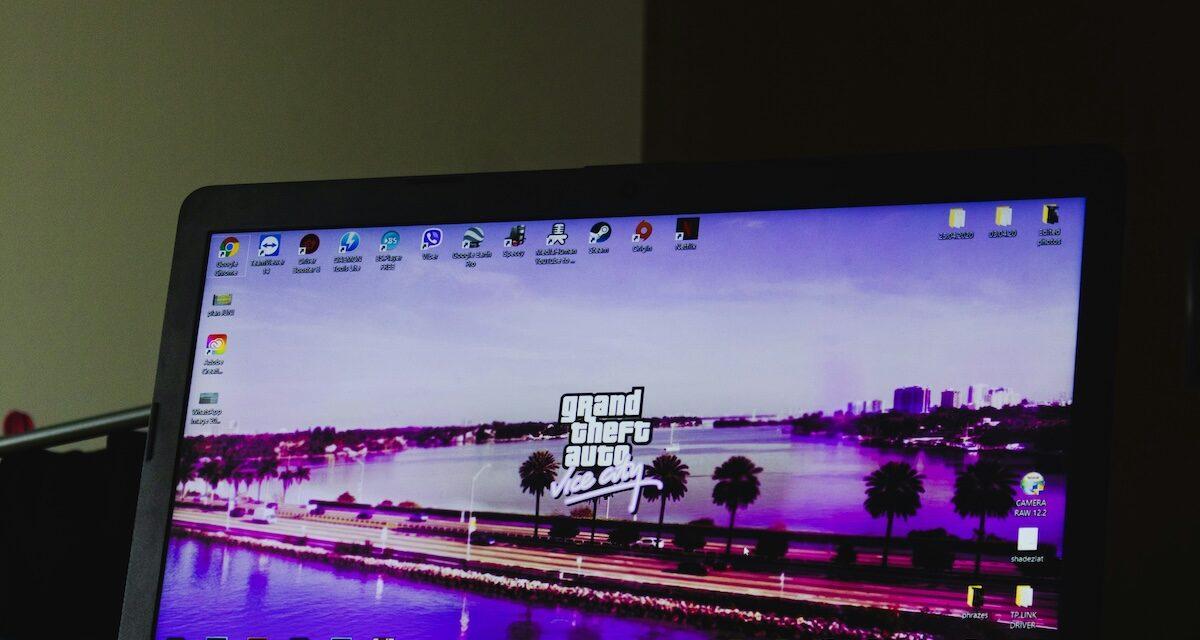Surréaliste : elle joue à GTA5 sur console, quand soudain... une vraie course-poursuite défonce le mur de son appartement !