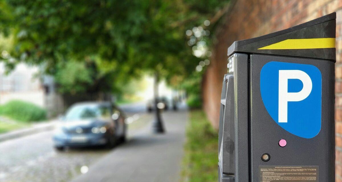 Deux amendes pour la même place le même jour : un automobiliste piégé par la loi du stationnement