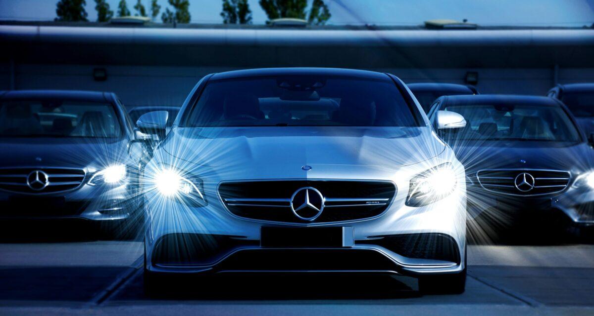 Il loue une Mercedes, dépasse le kilométrage autorisé et reçoit une addition que personne n'aurait imaginée