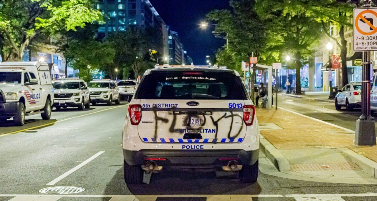 Arrêté pour un doigt d'honneur à la police, il repart avec 175 000 $ d'indemnités