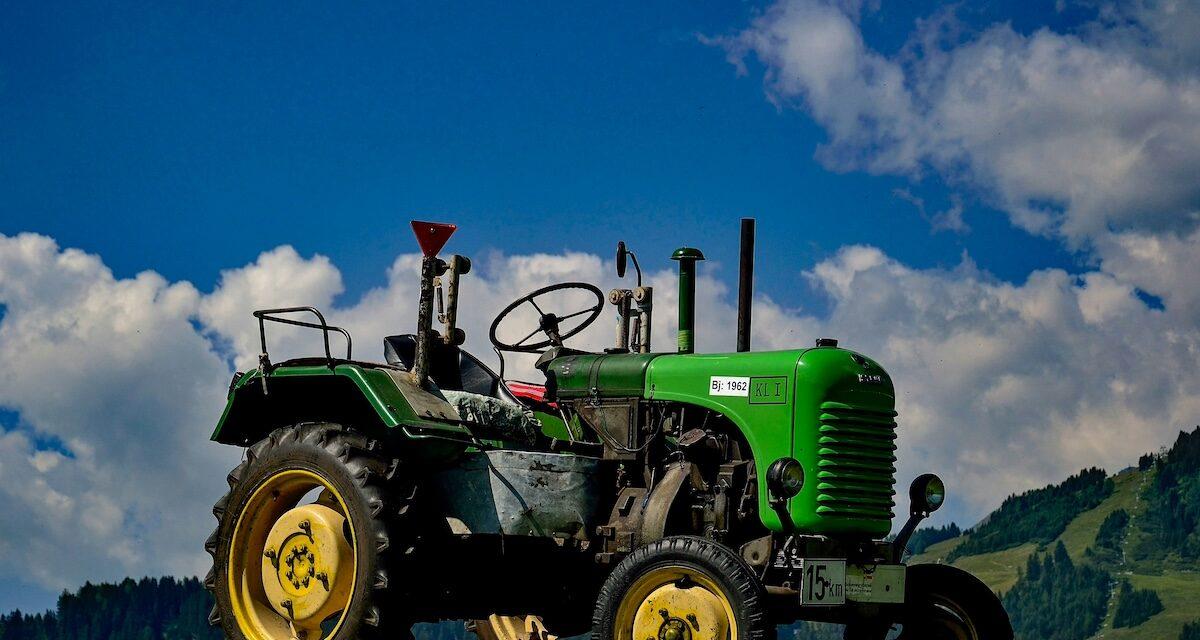 Il règle le problème… à sa manière : un agriculteur transforme un double accident en acte de bravoure inattendu (vidéo)