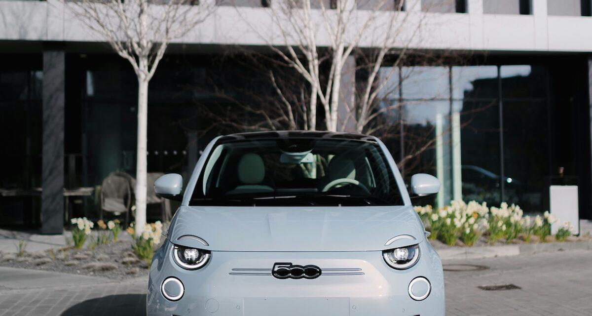 Il déroge à la règle : pourquoi cet exemplaire de la nouvelle Fiat 500 fait scandale