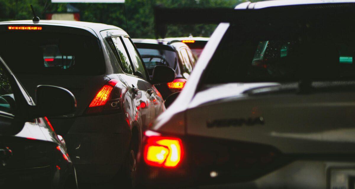 Un maire râle contre les bouchons en centre-ville... et se fait recadrer par tout le monde