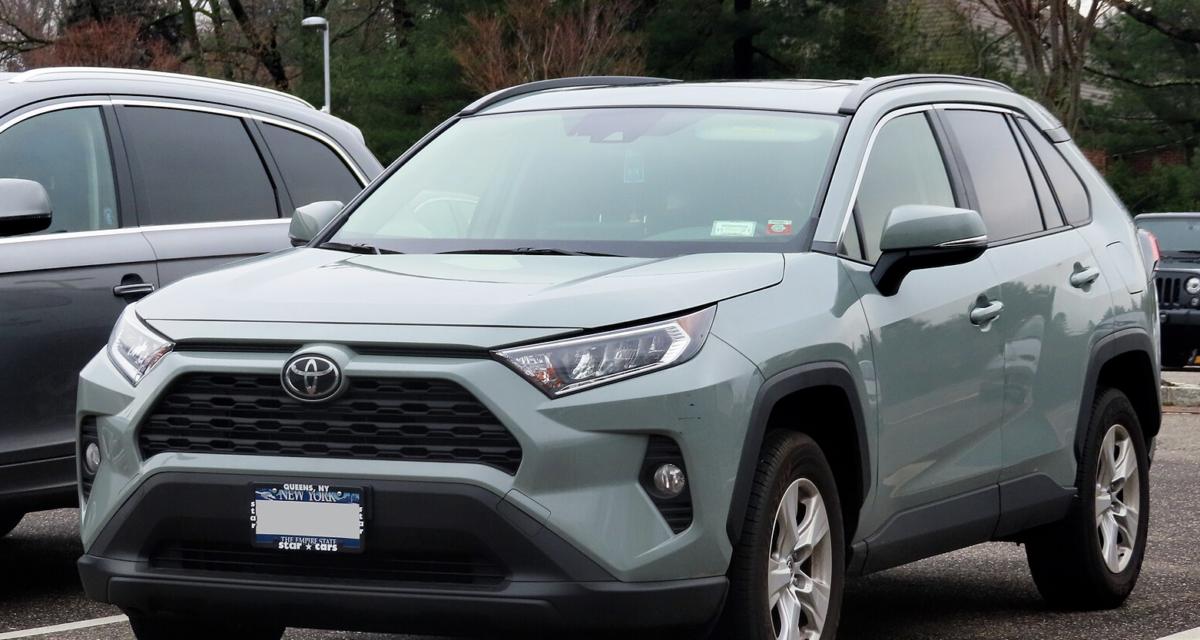 Ils offrent une Toyota RAV4 à leur fille... la police vient la saisir