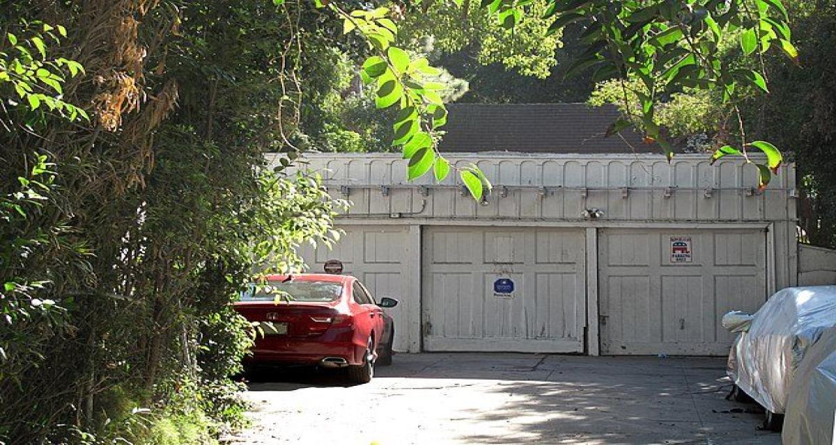 Ils sont verbalisés sept fois pour avoir garé leur voiture... devant leur propre garage : voici pourquoi la sanction est légale