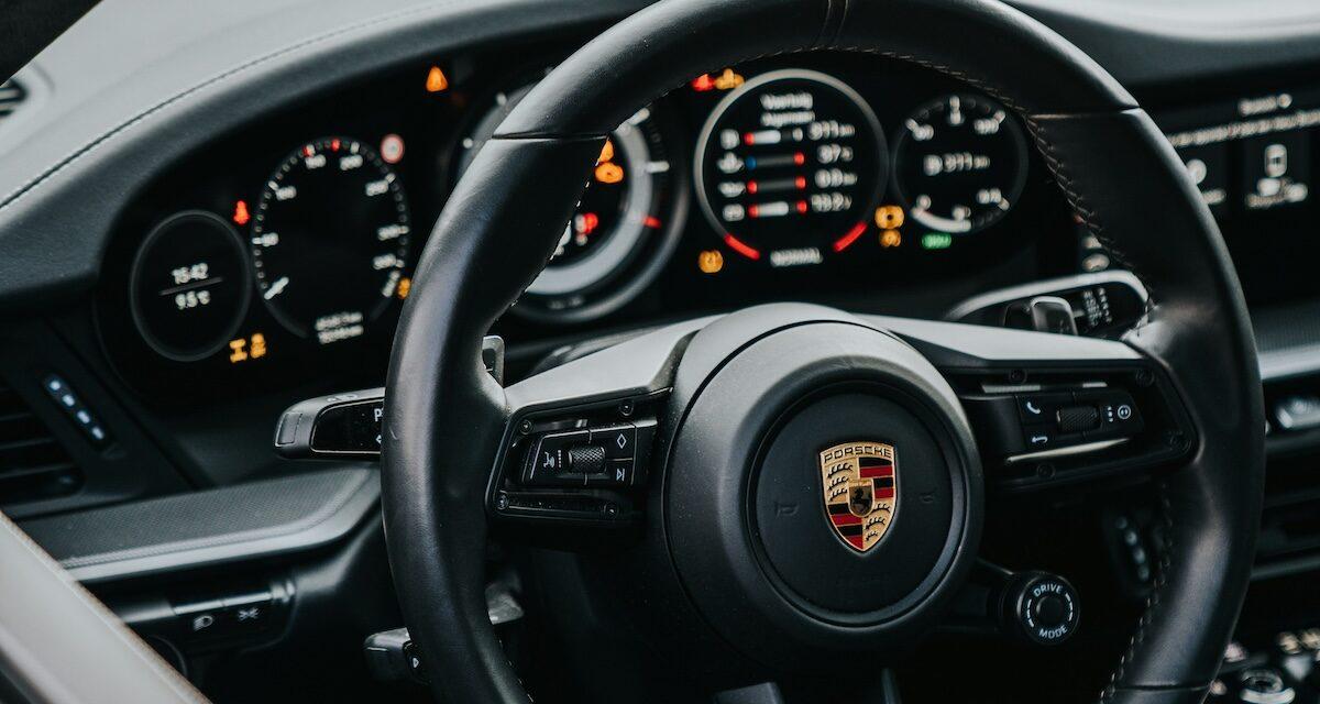 Il récupère sa Porsche 911 abîmée à la fourrière : la justice condamne la Ville de Paris et il obtient une belle indemnisation