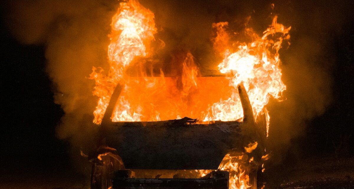Course-poursuite à 1h du matin : elle voulait fuir les gendarmes, sa voiture explose en pleine rue